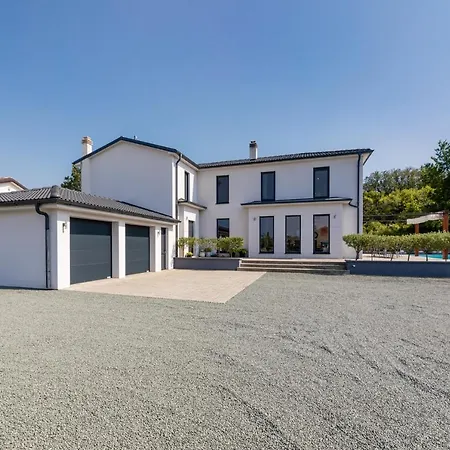 Beeches Villa *